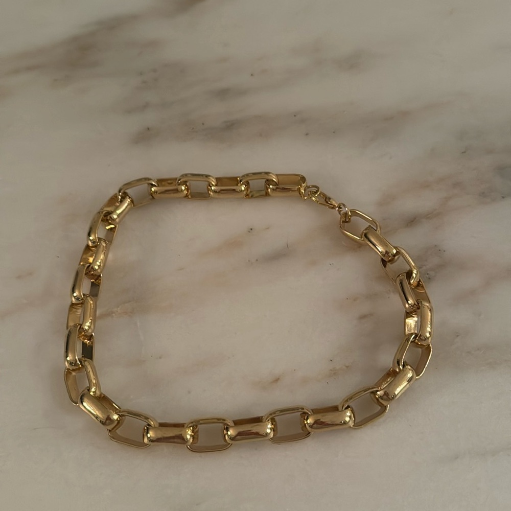 Gold plated thick link  necklace each link is 1/4 inch long. Stunning 18 “ long